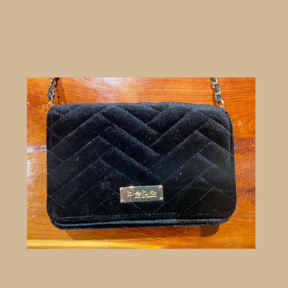 bebe shoulder bag. Brand new has never been used!
